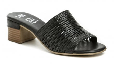Dámská letní vycházková obuv typu nazouváky na podpatku. Obuv je vyrobená z pravé přírodní kůže.