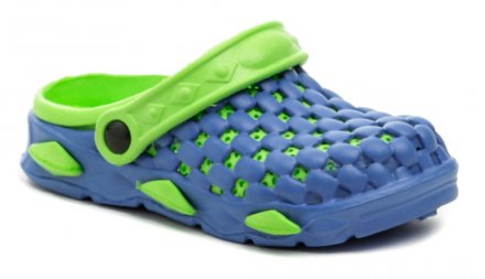 Letní nazouvací obuv s páskem kolem paty nebo přes nárt, vyrobená ze syntetického materiálu.