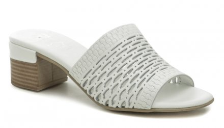 Dámská letní vycházková obuv typu nazouváky na podpatku. Obuv je vyrobená z pravé přírodní kůže.