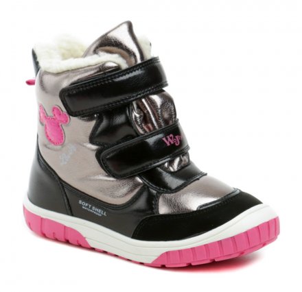 Dětská zimní kotníčková obuv se zalepováním na suchý zip, vyrobená ze syntetického a textilního materiálu a uvnitř vybavená chlupatou textilní podšívkou.