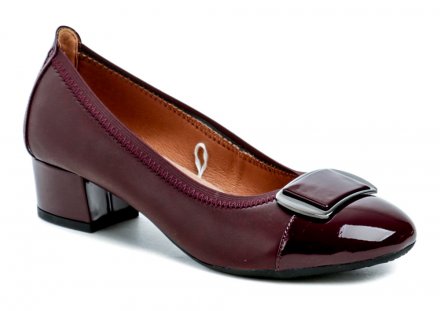Dámská celoroční vycházková obuv na stabilním podpatku, vyrobená z kombinace syntetické a přírodní kůže.