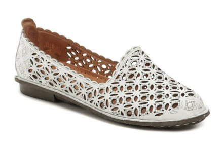 Dámská letní vycházková obuv typu mokasíny. Obuv je vyrobená z pravé přírodní kůže.
