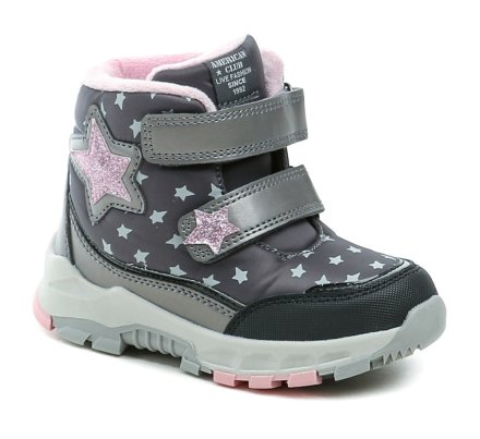 Dětská zimní vycházková kotníčková obuv se zapínáním na 2 suché zipy. Obuv je vyrobená z kombinace syntetického a textilního materiálu, vyteplená jemným semišovým materiálem.