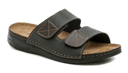 Pánská letní vycházková obuv typu nazouváky s nastavitelnými pásky se suchým zipem. Obuv je vyrobená z kombinace pravé přírodní kůže a textilního a syntetického materiálu.