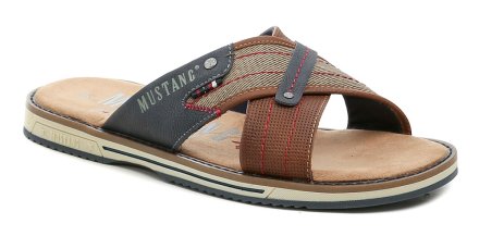 Pánská letní vycházková nazouvací obuv s volnou špicí i patou značky Mustang, vyrobená ze syntetické kůže v kombinaci s textilním materiálem.