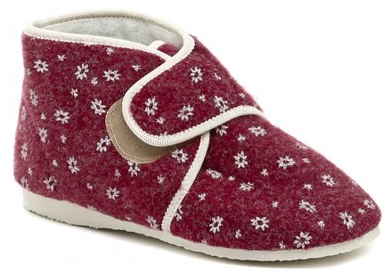 Dámská zimní přezůvková kotníčková obuv na zapínání suchým zipem, vyrobená z textilního filcového materiálu.