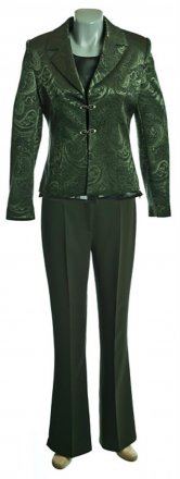 Dámský zelený celoroční kostýmek, který tvoří sako, kalhoty a halenka. 