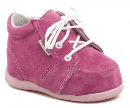 Dětská celoroční vycházková obuv na šněrování pro nejmenší děti, které se učí chodit, vyrobená z pravé přírodní kůže.