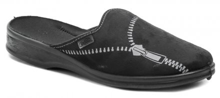 Pánská celoroční domácí přezůvková nazouvací obuv s plnou špicí, vyrobená z textilního materiálu.