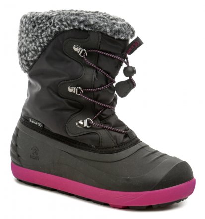 Dětská zimní vyteplená vycházková nepromokavá obuv typu sněhule, vyrobená z textilního vodě odolného materiálu. 