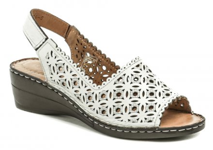Dámská letní vycházková obuv na klínu s volnou špicí s páskem kolem paty, vyrobená z pravé přírodní kůže.