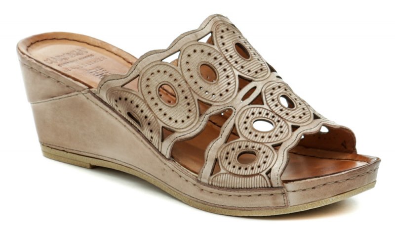 Karyoka 1518 béžové dámské nazouváky na klínu | ARNO.cz - obuv s tradicí