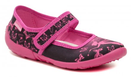 Dětská letní vycházková a rekreační volnočasová obuv vhodná také jako přezůvky se zapínáním na suchý zip, vyrobená z textilního materiálu s koženou stélkou.