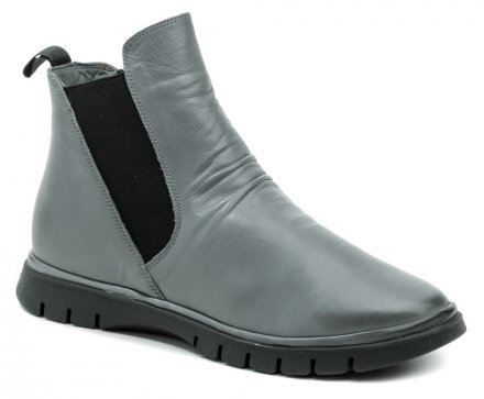 Dámská zimní vycházková obuv typu kotníčkové boty se zapínáním na zip. Obuv je vyrobená z pravé přírodní kůže a uvnitř vyteplená jemným kožíškem.