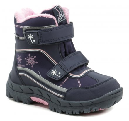 Dětská zimní vycházková kotníčková obuv se zapínáním na suchý zip, vyrobená z kombinace textilního SOFTSHELL materiálu s membránou WATERPROOF.