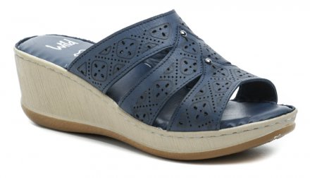 Dámská letní vycházková obuv typu nazouváky. Obuv je vyrobená z pravé přírodní kůže.