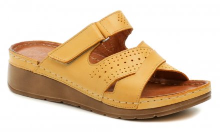 Dámská letní vycházková obuv na klínu s volnou špicí a patou, vyrobená kompletně z přírodní kůže.