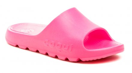 Letní rekreační nazouvací plážová obuv, vyrobená ze syntetického materiálu.