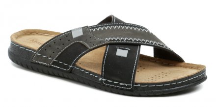 Pánská letní rekreační nazouvací obuv s překříženými nártovými pásky, vyrobená z kombinace syntetického materiálu a přírodní kůže.
