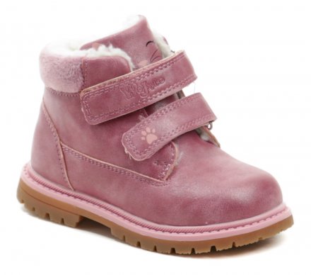 Dětská zimní kotníčková obuv se zalepováním na suchý zip, vyrobená ze syntetického materiálu a uvnitř vybavená textilním chlupatým kožíškem.